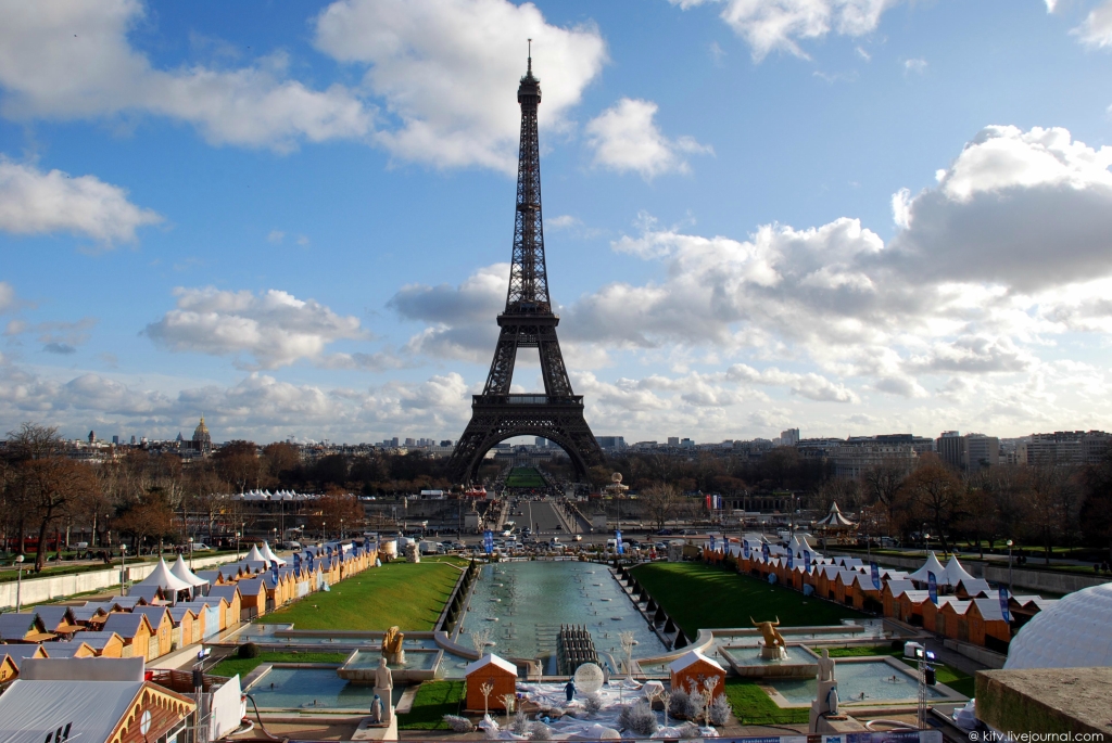 1302 Как выглядит Париж с Эйфелевой башни?