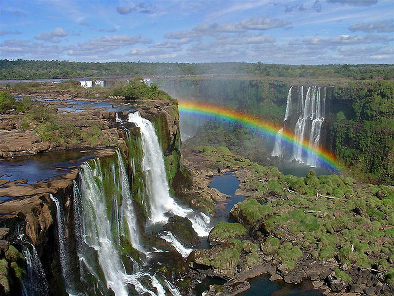 1441 Водопад Игуасу   большая вода на границе двух стран