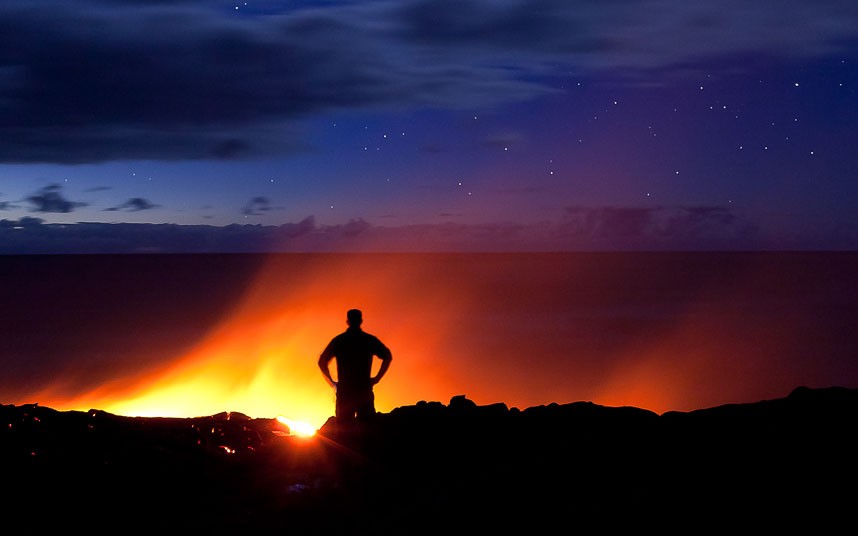 1800 Любитель лавы – фотограф в опасной близости от вулкана на Гавайях