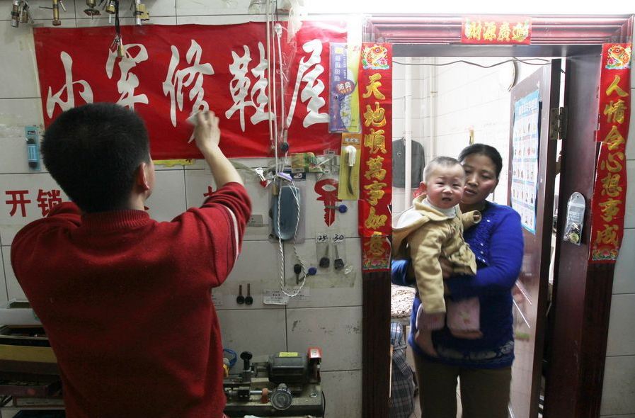 20120314195412181 Китайская семья шесть лет живёт в туалете