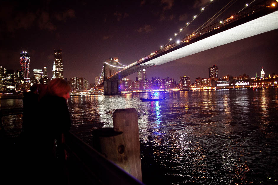 2159 Инцидент в Нью Йорке поврежден Бруклинский мост