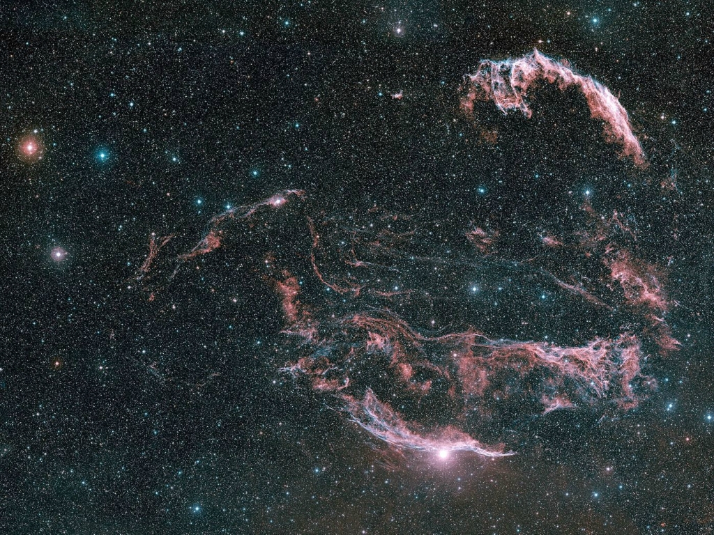 2566 Большое фотопутешествие в космос с телескопом Хаббл