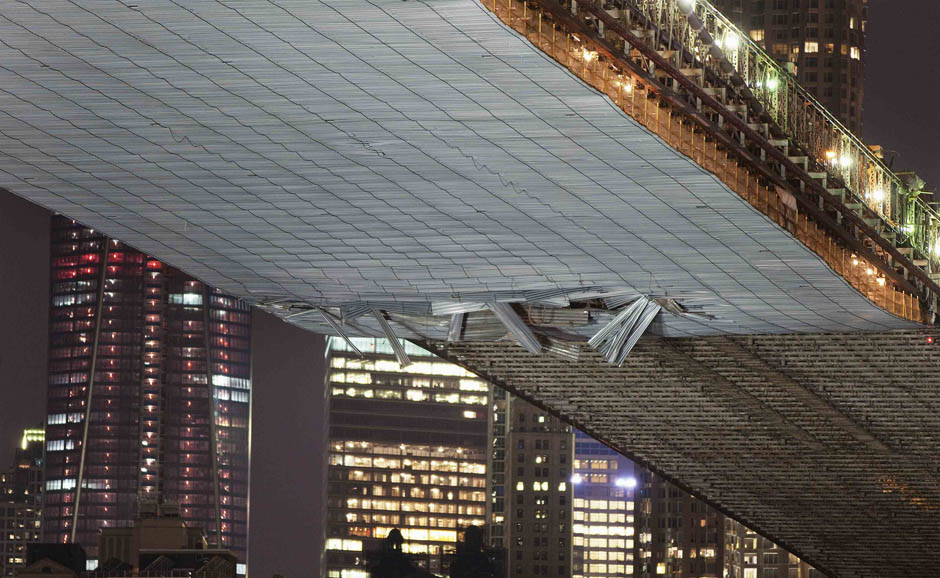 3107 Инцидент в Нью Йорке поврежден Бруклинский мост