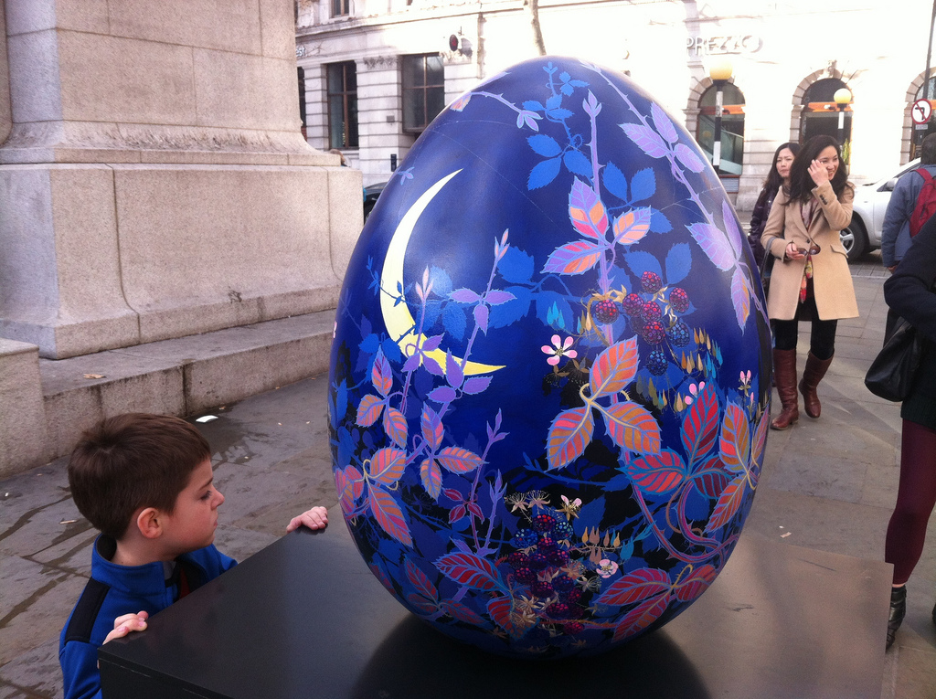 377 Большая пасхальная охота за расписными яйцами в Лондоне