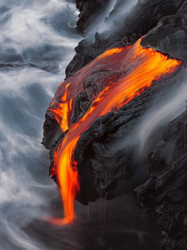 9165 Любитель лавы – фотограф в опасной близости от вулкана на Гавайях