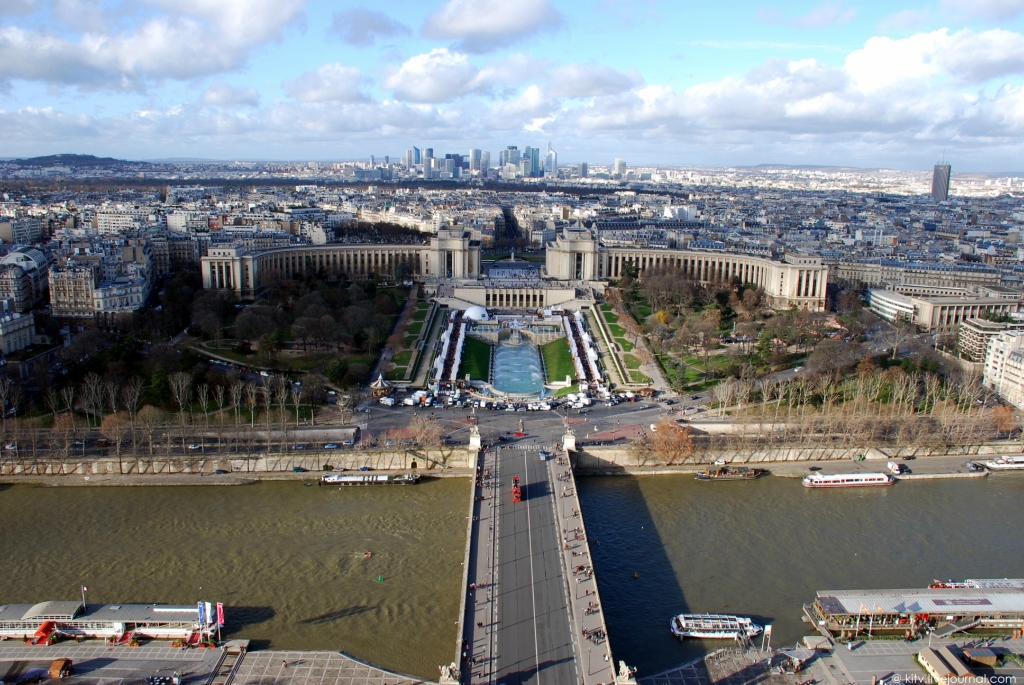 999 Как выглядит Париж с Эйфелевой башни?
