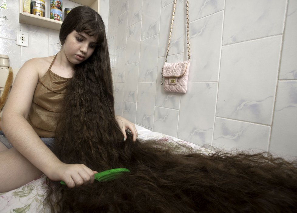 Brazil 9 12 летняя Рапунцель из Бразилии продаст косу, чтобы сделать ремонт в квартире