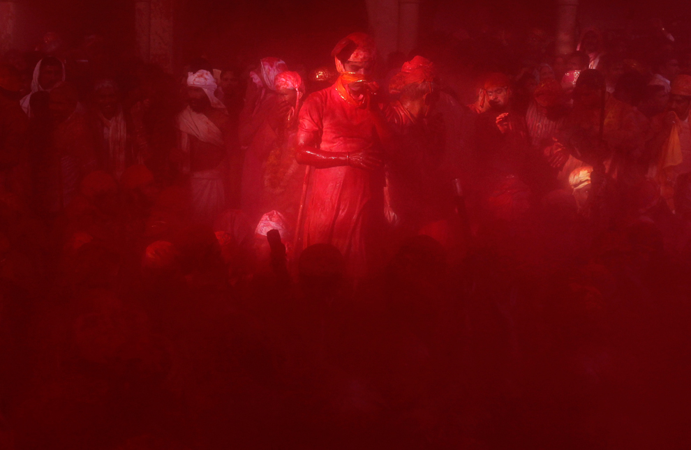 bp101 Фестиваль красок Латхмар Холи в Индии