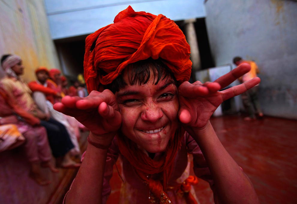 bp221 Фестиваль красок Латхмар Холи в Индии
