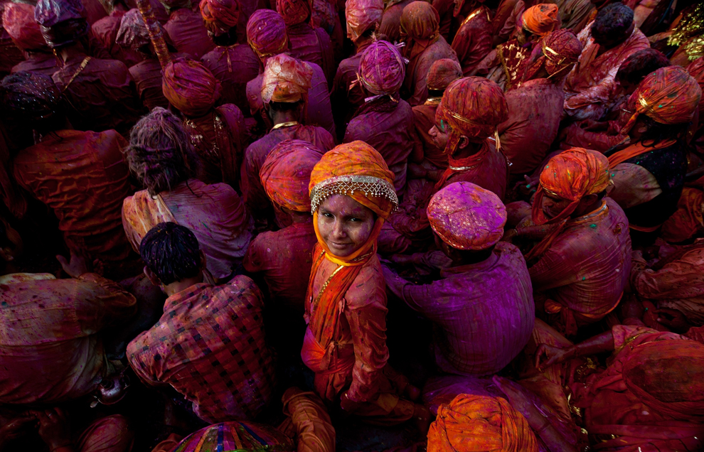 bp310 Фестиваль красок Латхмар Холи в Индии