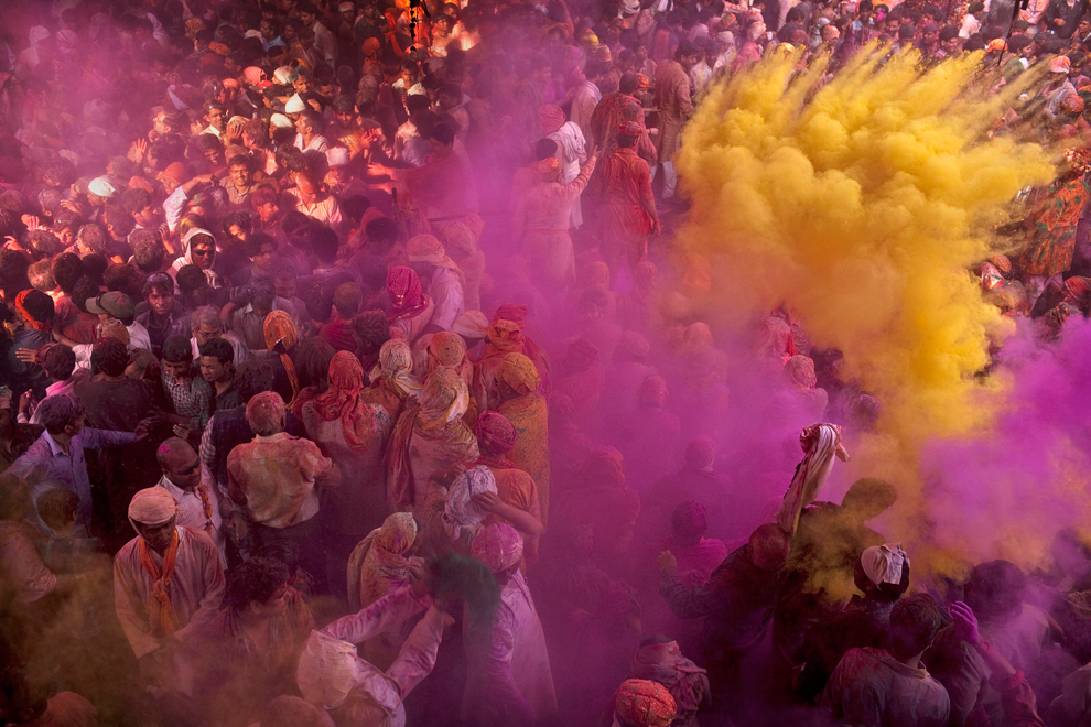 bp91 Фестиваль красок Латхмар Холи в Индии
