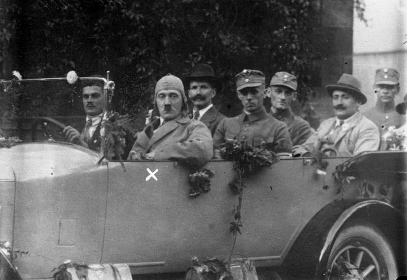 1129 Жизнь Адольфа Гитлера в фотографиях