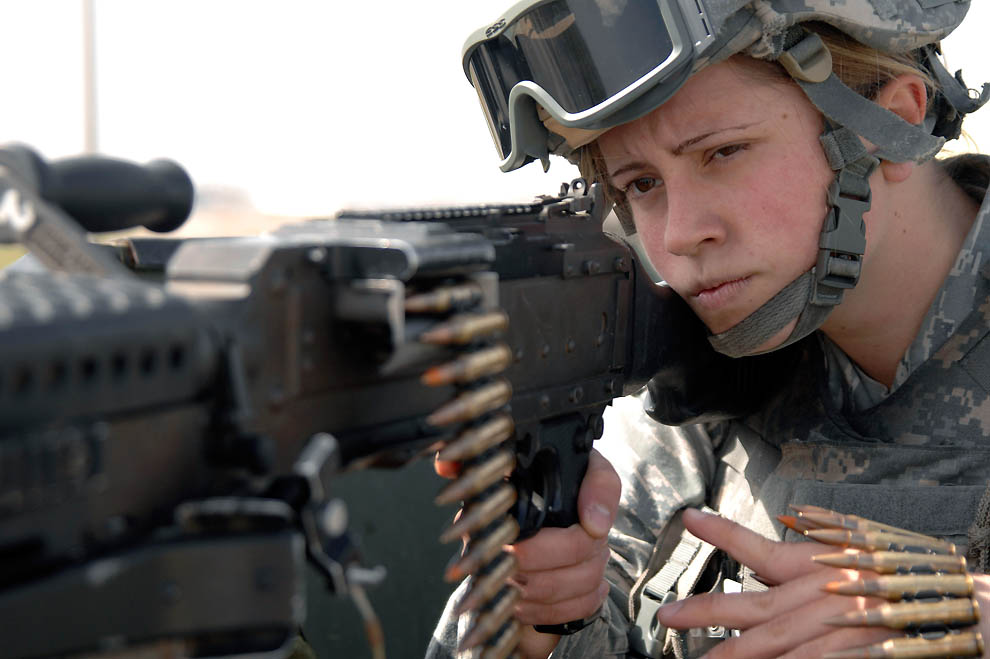 2044 Женщины в американской армии