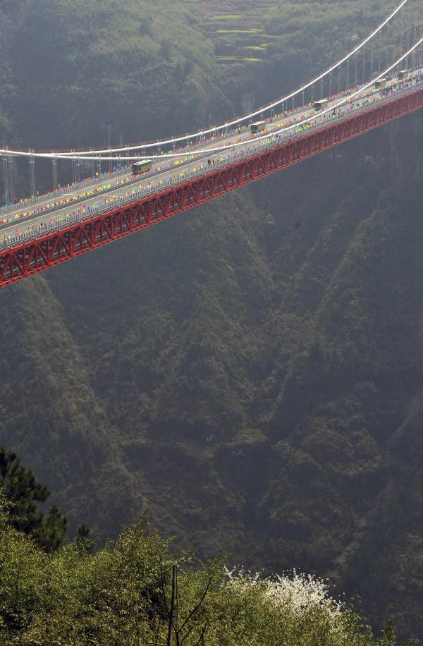 42ap120401g382 Китайцы построили самый длинный в мире мост через пропасть