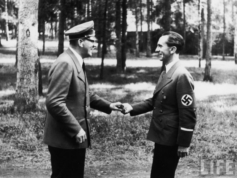 552 Жизнь Адольфа Гитлера в фотографиях