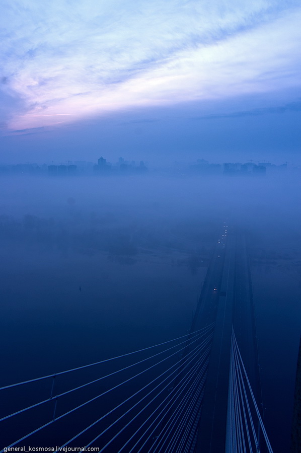bridge08 Туманный рассвет над Киевом на высоте 136 метров