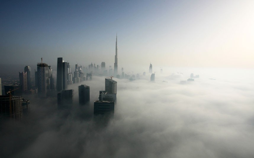 dubai fog 2183476k Дубай, окутанный туманом