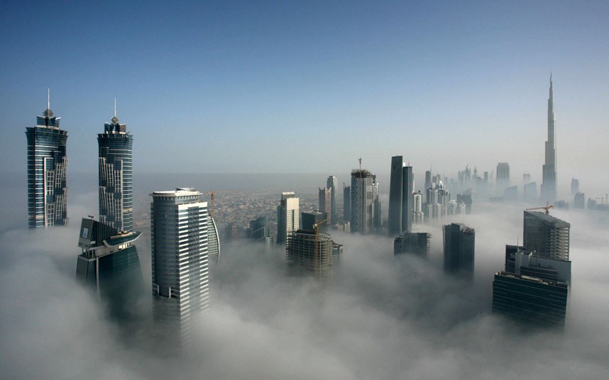 metropolis 2183470k Дубай, окутанный туманом