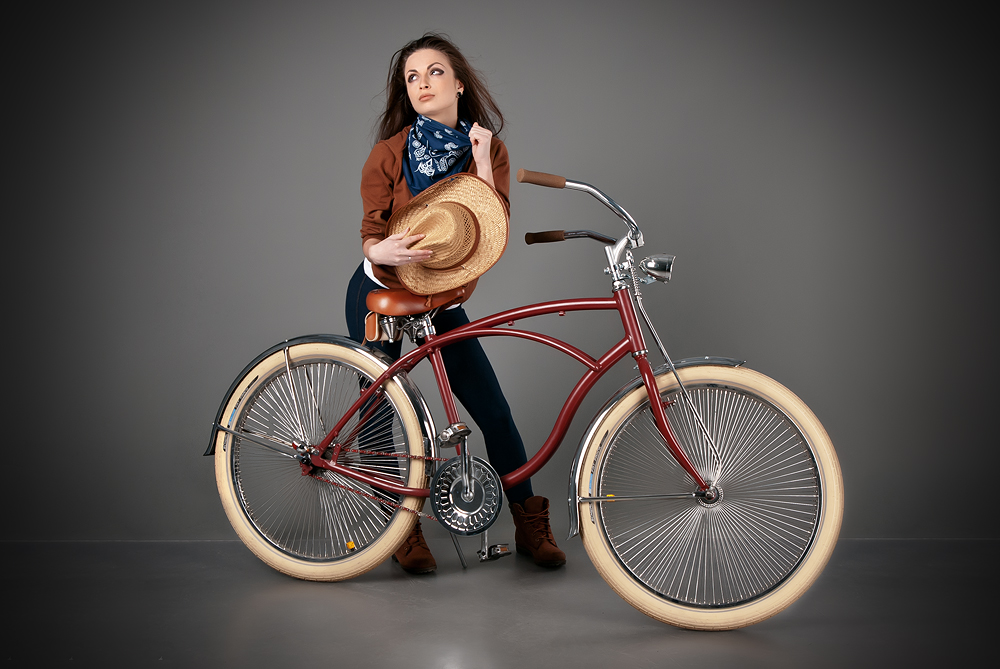 velogirl13 Велосессия: в студии девушки и оригинальные велосипеды