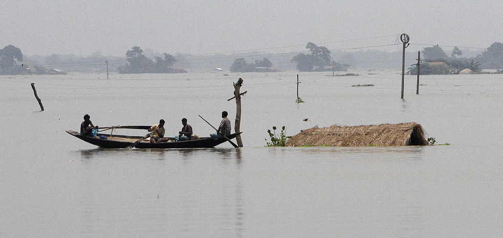 India 2 Наводнение в Индии: 80 человек погибли, более 1 млн остались без крова