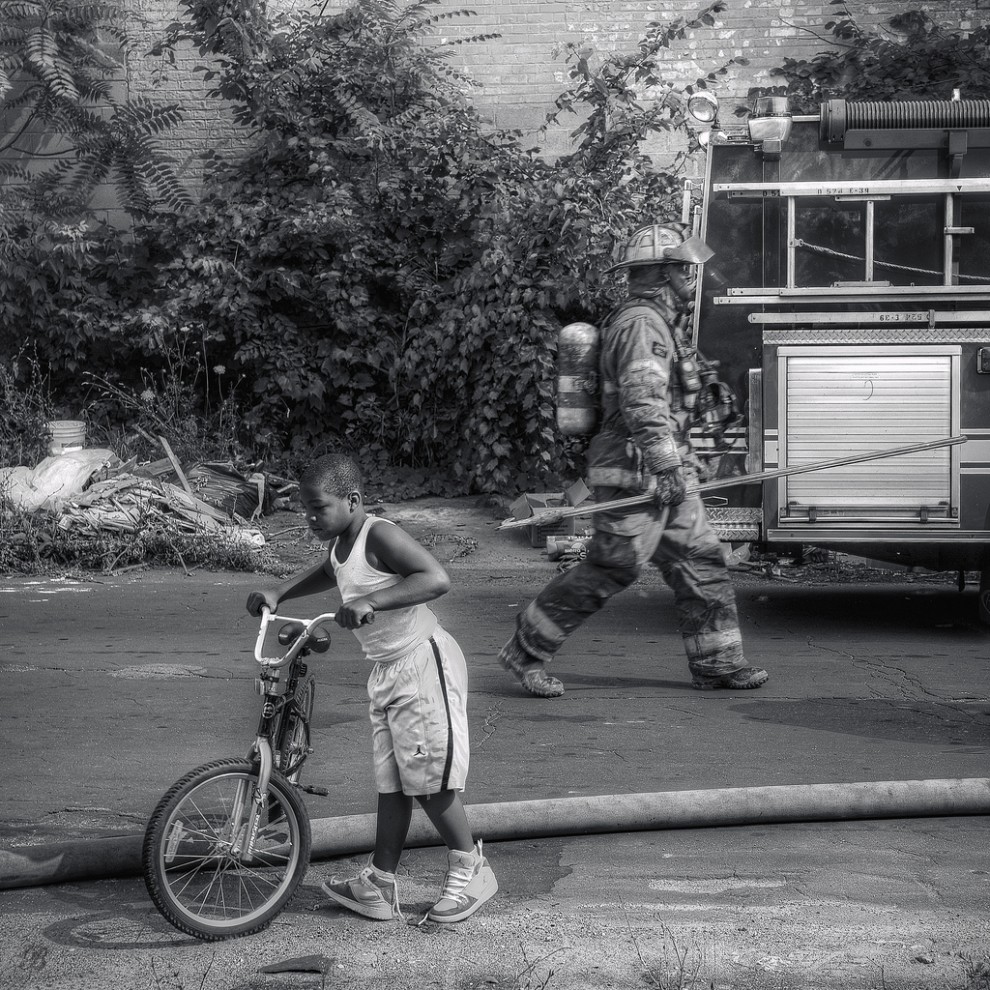 fire14 990x990 Фотопроект «Больше, чем работа» Брайана Дэя