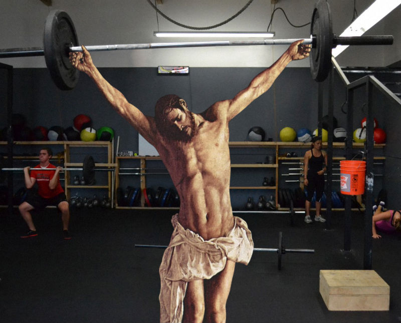 09Jesus Lifting Weights Фотопроект «Иисус повсюду»