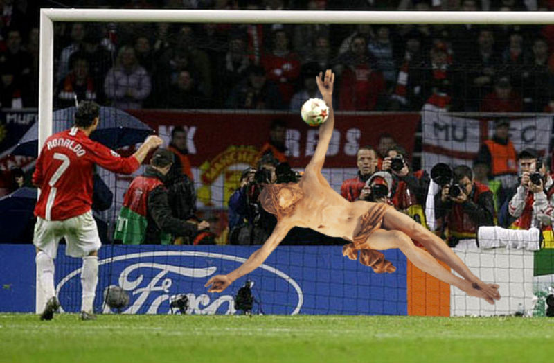 16Jesus Saves Ronaldo’s Penalty Kick Фотопроект «Иисус повсюду»