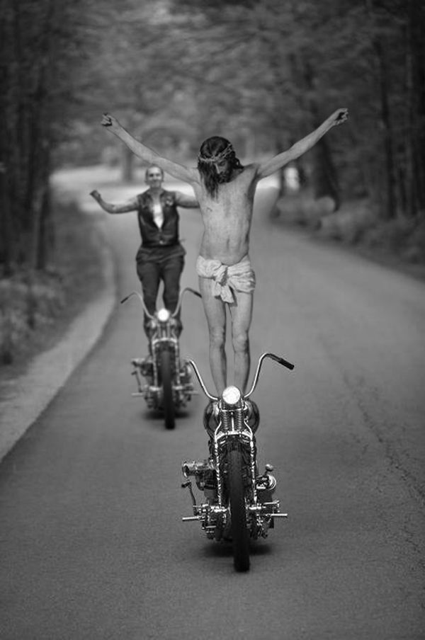 23Jesus As A Motorcycle Stunt Driver Фотопроект «Иисус повсюду»