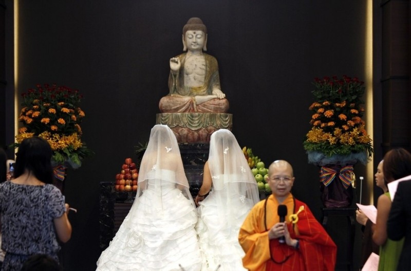 wedding05 800x527 На Тайване прошла первая однополая буддистская свадьба