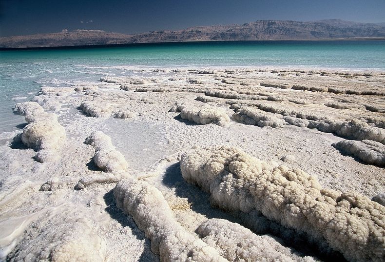 1821 Странные соляные образования в Мертвом море