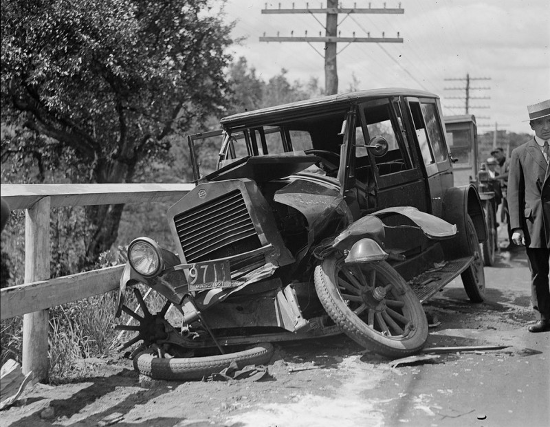 Boston Public Library 3 800x621 Автомобильные аварии, 80 лет назад