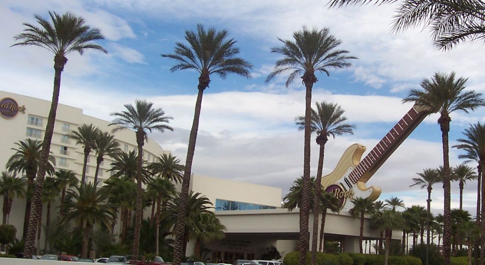 Пятизвездочный отель-казино Hard Rock в Лас-Вегасе - это три больших здания