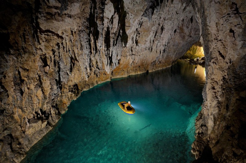 Robbie Shone 1 800x532 Спуск в одну из самых глубоких пещер мира