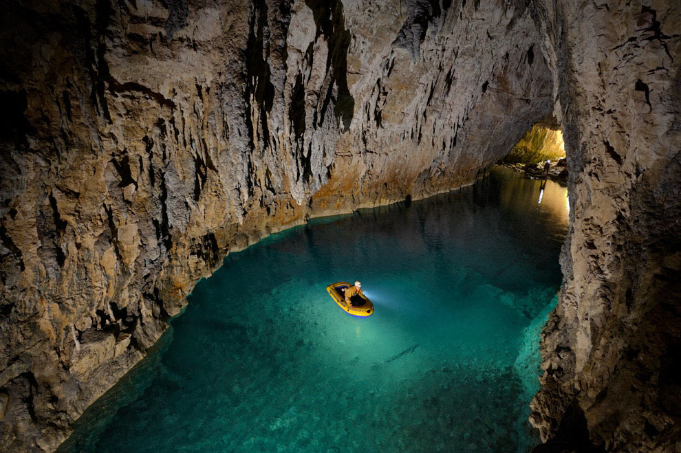Robbie Shone 1 Спуск в одну из самых глубоких пещер мира