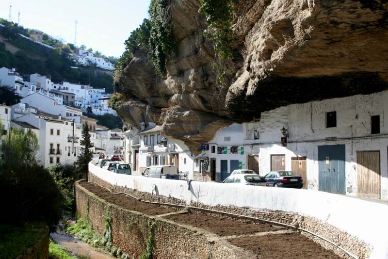 Setenil de las Bodegas 3 Удивительный городок в скале: Сетениль де лас Бодегас