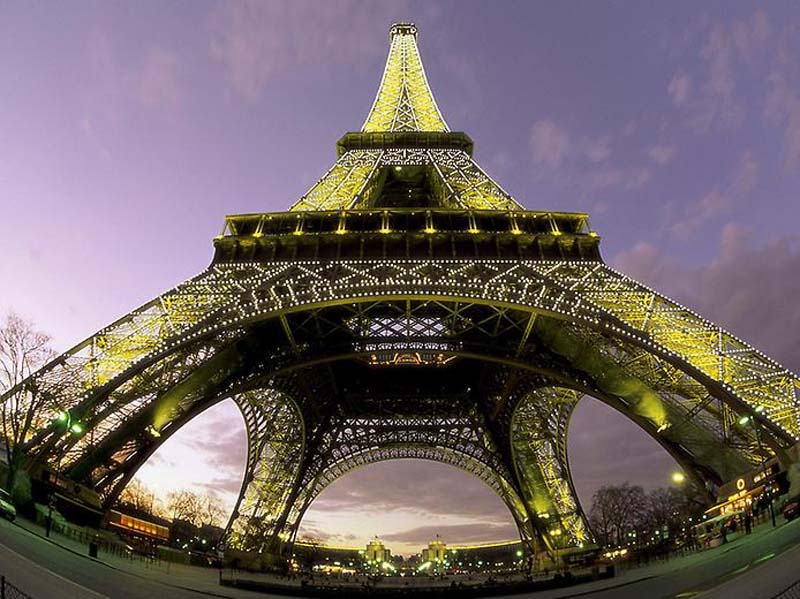 The Eiffel Tower 1 Эйфелева башня   вид снизу