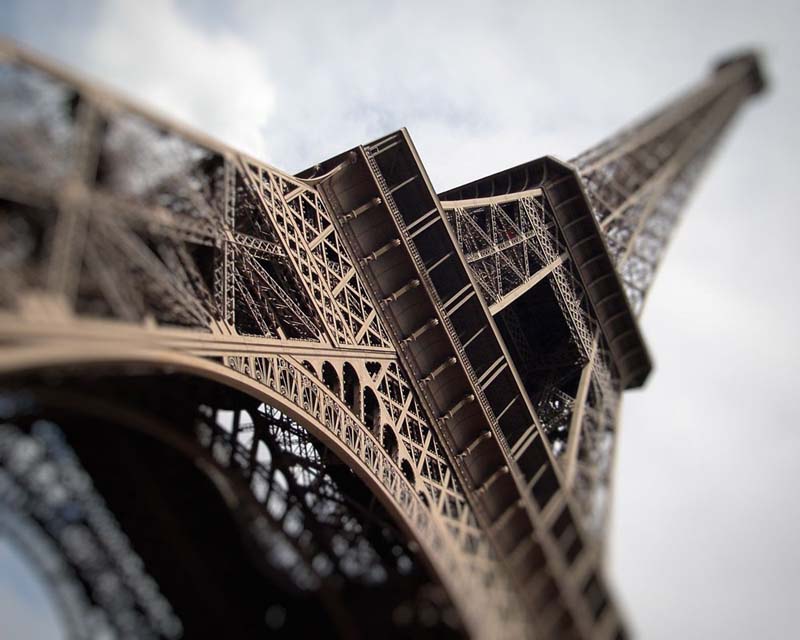 The Eiffel Tower 10 Эйфелева башня   вид снизу