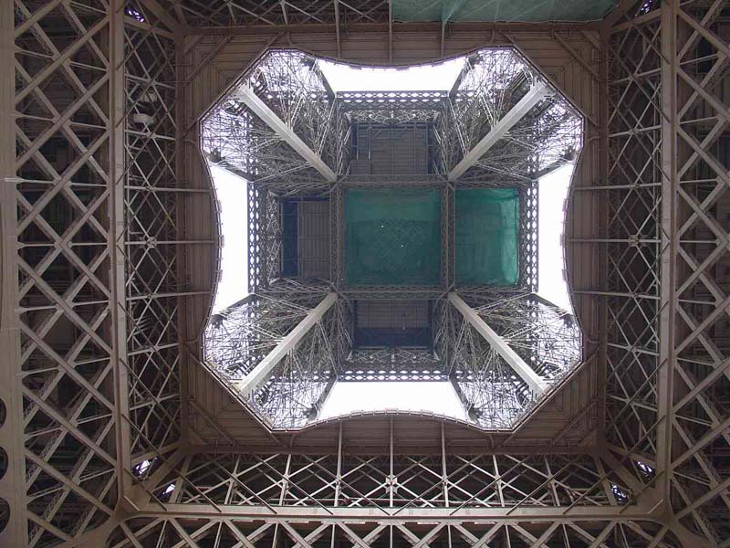 The Eiffel Tower 4 Эйфелева башня   вид снизу