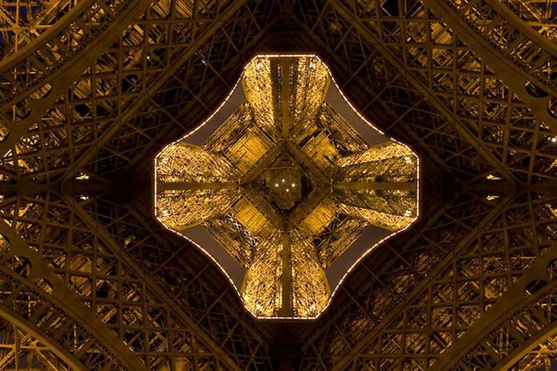 The Eiffel Tower 7 Эйфелева башня   вид снизу