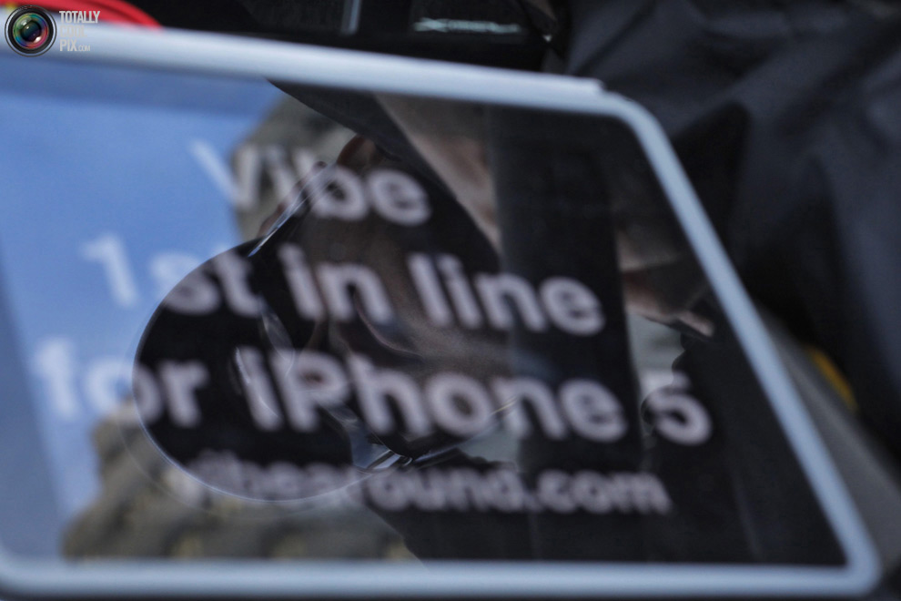 iphone08 Сегодня открылись продажи iPhone5