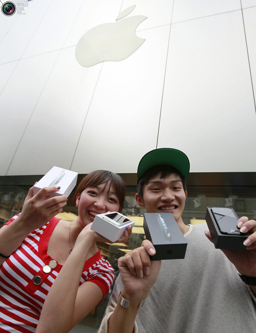 iphone28 Сегодня открылись продажи iPhone5