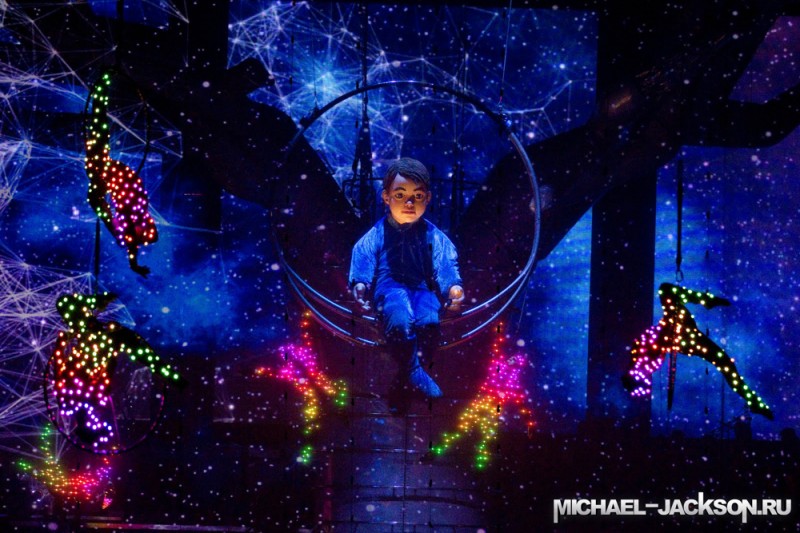03 michael jackson.ru immortal world tour 800x533 Майкл Джексон в шоу Cirque du Soleil «Michael Jackson — The Immortal World Tour»