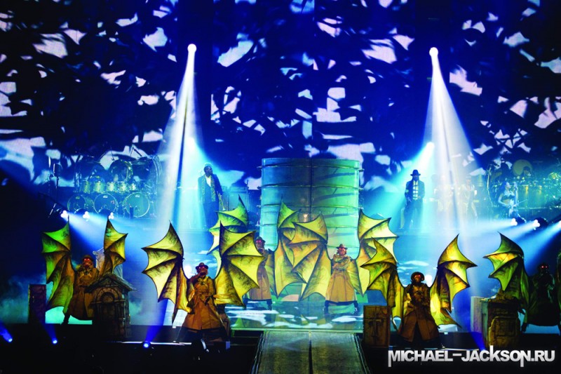 04 michael jackson.ru immortal world tour 800x533 Майкл Джексон в шоу Cirque du Soleil «Michael Jackson — The Immortal World Tour»