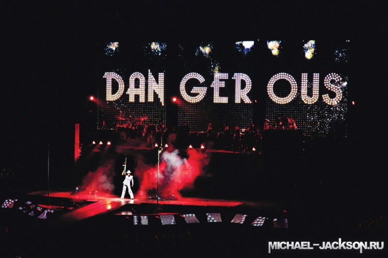 10 michael jackson.ru immortal world tour 800x533 Майкл Джексон в шоу Cirque du Soleil «Michael Jackson — The Immortal World Tour»