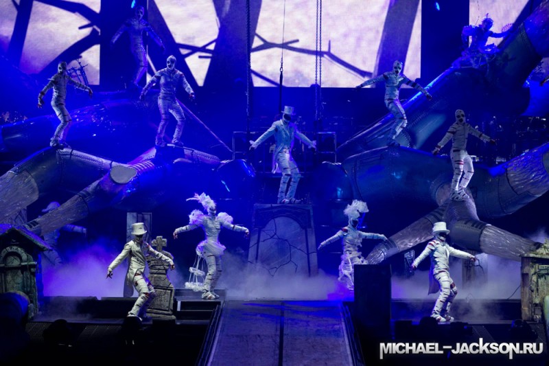 12 michael jackson.ru immortal world tour 800x533 Майкл Джексон в шоу Cirque du Soleil «Michael Jackson — The Immortal World Tour»