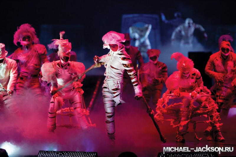 24 michael jackson.ru immortal world tour 800x533 Майкл Джексон в шоу Cirque du Soleil «Michael Jackson — The Immortal World Tour»
