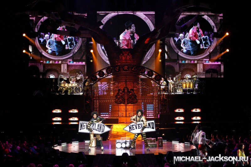 25 michael jackson.ru immortal world tour 800x533 Майкл Джексон в шоу Cirque du Soleil «Michael Jackson — The Immortal World Tour»