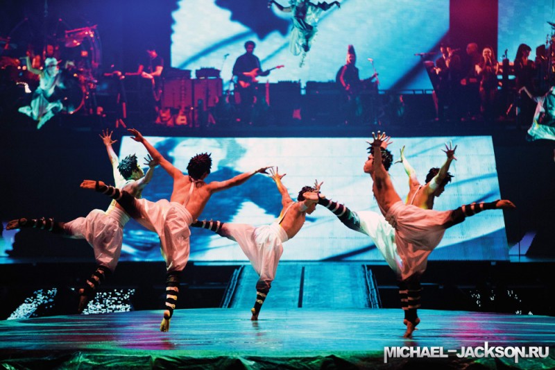 31 michael jackson.ru immortal world tour 800x533 Майкл Джексон в шоу Cirque du Soleil «Michael Jackson — The Immortal World Tour»
