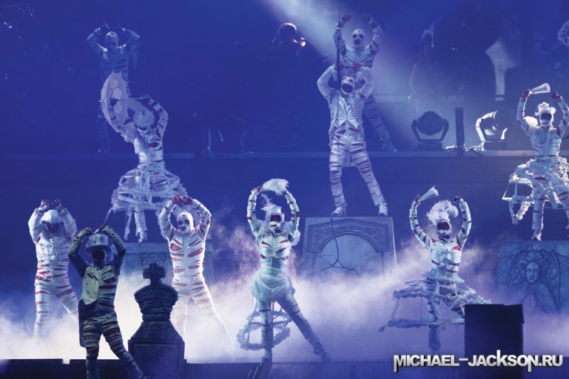 32 michael jackson.ru immortal world tour 800x533 Майкл Джексон в шоу Cirque du Soleil «Michael Jackson — The Immortal World Tour»