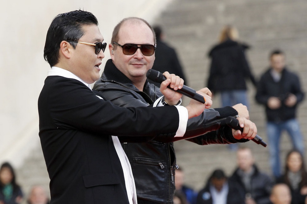 Gangnamstyle 1 Автор «Gangnam Style» устроил флешмоб в Париже